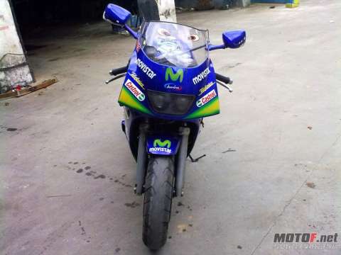 雅马哈fzr400