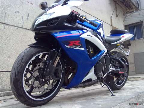 GSX R750
