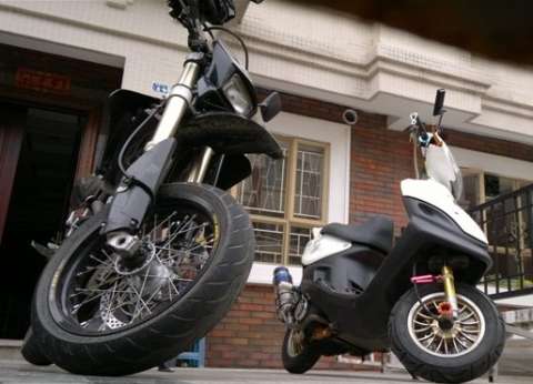 06 DRZ400SM   VS   FX61