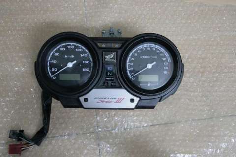 油箱 前瓦 边板 仪表 牙盘 空滤 化油器维修包 离合片 转向灯