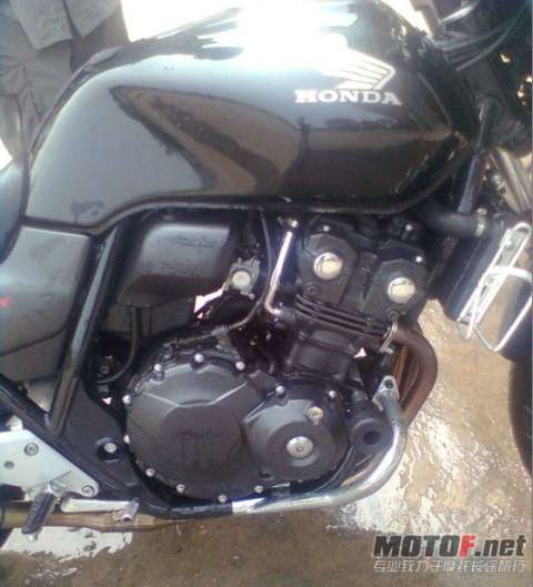 2010年CB400四代电喷。