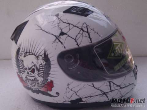 中山小榄出售全新台WanVR-1头盔  美国竞技者 T-CR超清自喷链条油 205ML 纹身手袖套