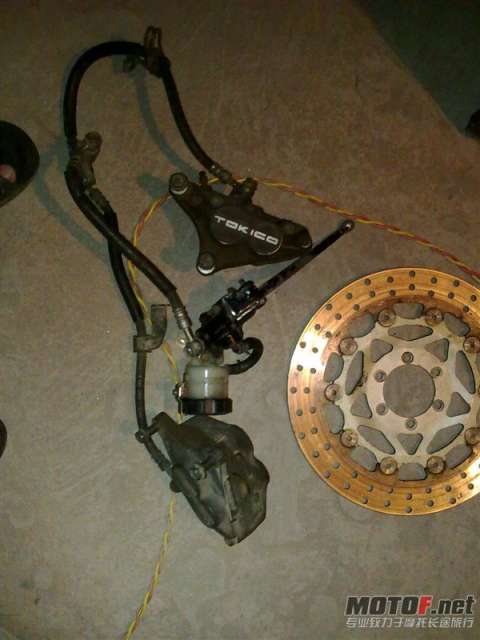 一套刹车卡钳和3XV刹车碟