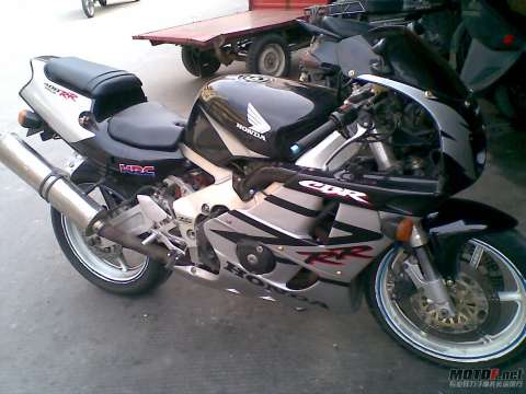 望版主删帖标题为《代友出部CBR29期400CC（成色有图）九成上》多谢