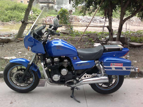 CBX750
