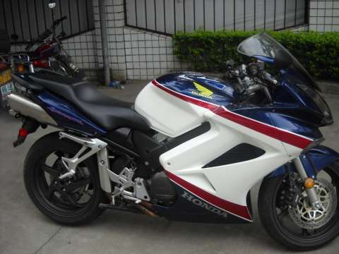 深圳龙华代友出一台VFR800