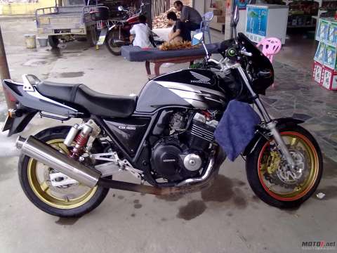 R版CB400猪头版,现在换圆灯版!