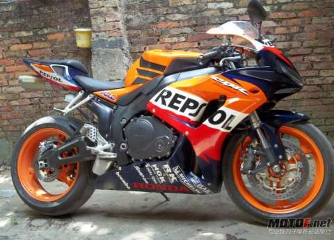 CBR1000