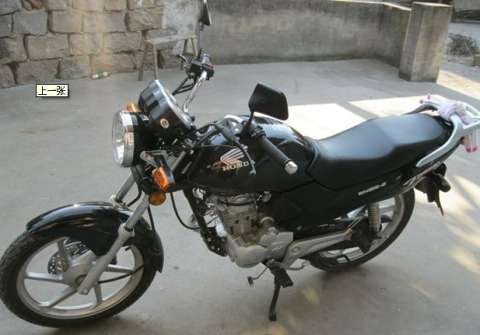 本田锋翼125全黑色