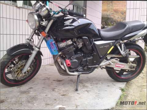 CB400