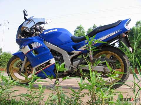 湖南永州转让03年济南轻骑征服者GSX250，9500元，真牌真证，可过户。