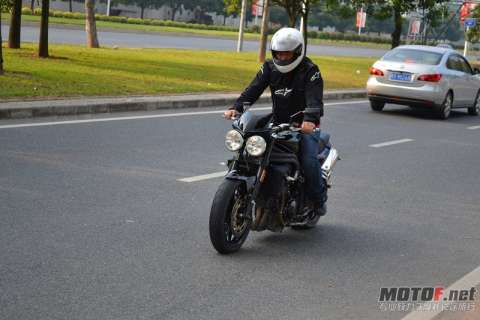 售英国凯旋09年的车子