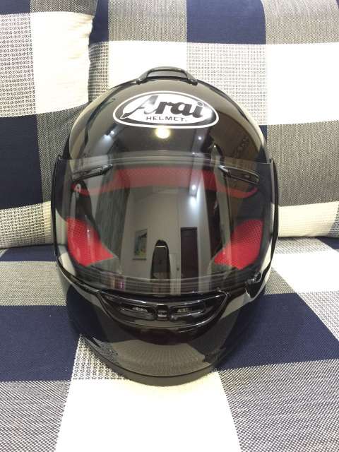 出两个头盔，ARAI  ICON