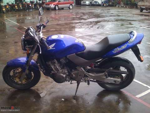 欧版黄蜂600，99年车。