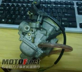 广东汕头220元出售本田大沙日本原装进口全新化油器，300元出售日本进口普利斯通跑车胎