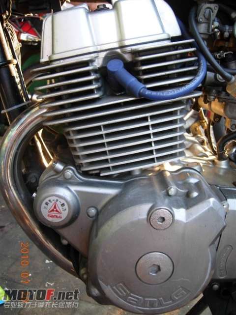 春兰双缸250发动机