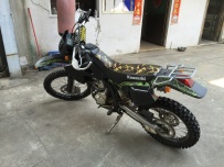 川崎250越野摩托车