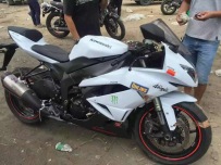 出碣石一手**回来没多久的川崎ZX-6R 全车原版原漆 价格3XXXX