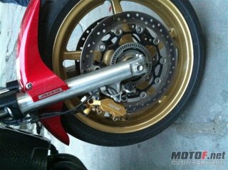 东莞地区出售05年CB1300  ABS版改圆灯