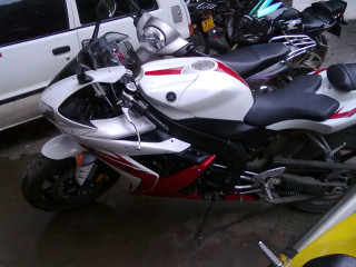 广西凭祥代友出台纯水2个月的06年yamaha-R1（￥50000元接指甲刀）视频