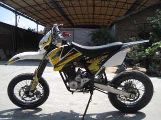 ****广东从化6800出嘉纳仕专业版XTR250，另随车附配越野版前后轮胎总成****