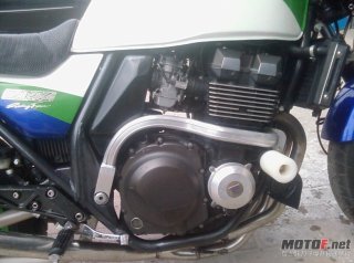 出男人的车，04年 川崎ZRX400 绝对暴力。