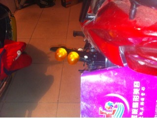 机翼转向灯。QQ343098952.有兴趣加Q聊。修车老板要多价可以用刀，厂家直出