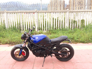 广东肇庆出 铃木 盗匪 250CC 四缸 摩托 复古风格