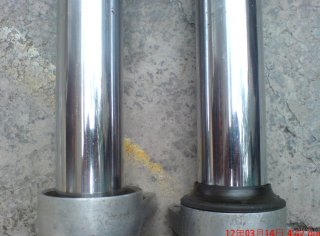 广东中山出售VTR250一堆拆车件和一套cbr19期拆车外壳和19化油器.还有一对不知什前叉