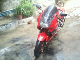 新塘代友出售01年vtr1000