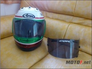 广州出ARAI-RR3盔，铁马原装16齿，护膝，K系后挡泥板