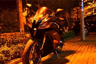 广东汕尾出售刚买不到一个星期的09款YAMAHA YZF-R6，五万整！