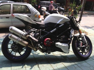 杜卡迪街霸- Streetfighter