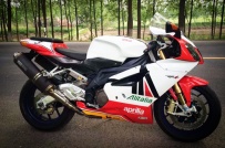 06年12月份出厂的阿普利亚RSV1000R顶配版