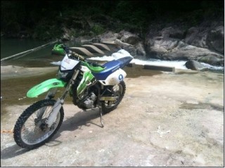 出 台 03 劲 爆 KLX300 越 野 车