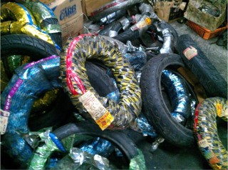 出一批库存全新真空胎（多型号）