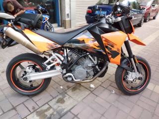 佛山代友转让08年原板原漆完美超级滑胎KTM950SM。已售出