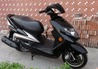 广州番禺出售二手 黑色劲战125一台 9成新 台湾进