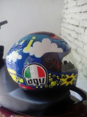 江门地区2380代友出售M码限量版AGV-TECH 头盔一只