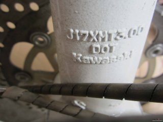 广西北海出售拆车配件一堆（卡钳，前轮圈，减震，表头）