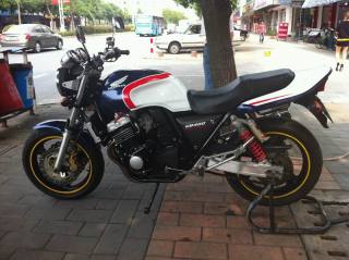 中山代友岀售精神96CB400带牌17800元