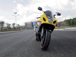 湖南永州市转让一手纯水05年SUZUKI GSX750 36000元（代友发贴）