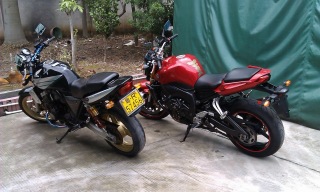FZ1000 和 CB400两台车