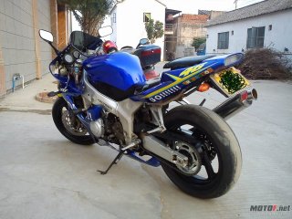 中山卖台FZR400改R1和台CB250。已售！已售！