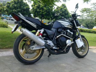 广州出售部有牌有证VTEC3代CB400.接小刀。
