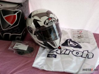 超值！全新超轻全碳纤比赛级的意大利进口头盔AIROH GP500顶级系列