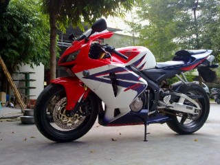 普宁流沙代友转05年10月份雅马哈R1，因用钱。现降价45000.接刀。