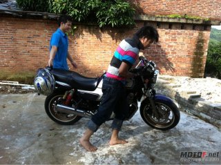 顺德伦教出售CB750一台, 13500元!可以接小刀