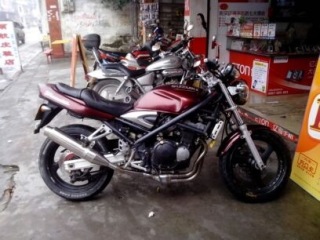 广东四会6999元出售铃木盗匪250