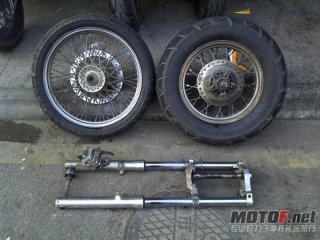 广东韶关300起出铁马原装前后轮总承，排气。